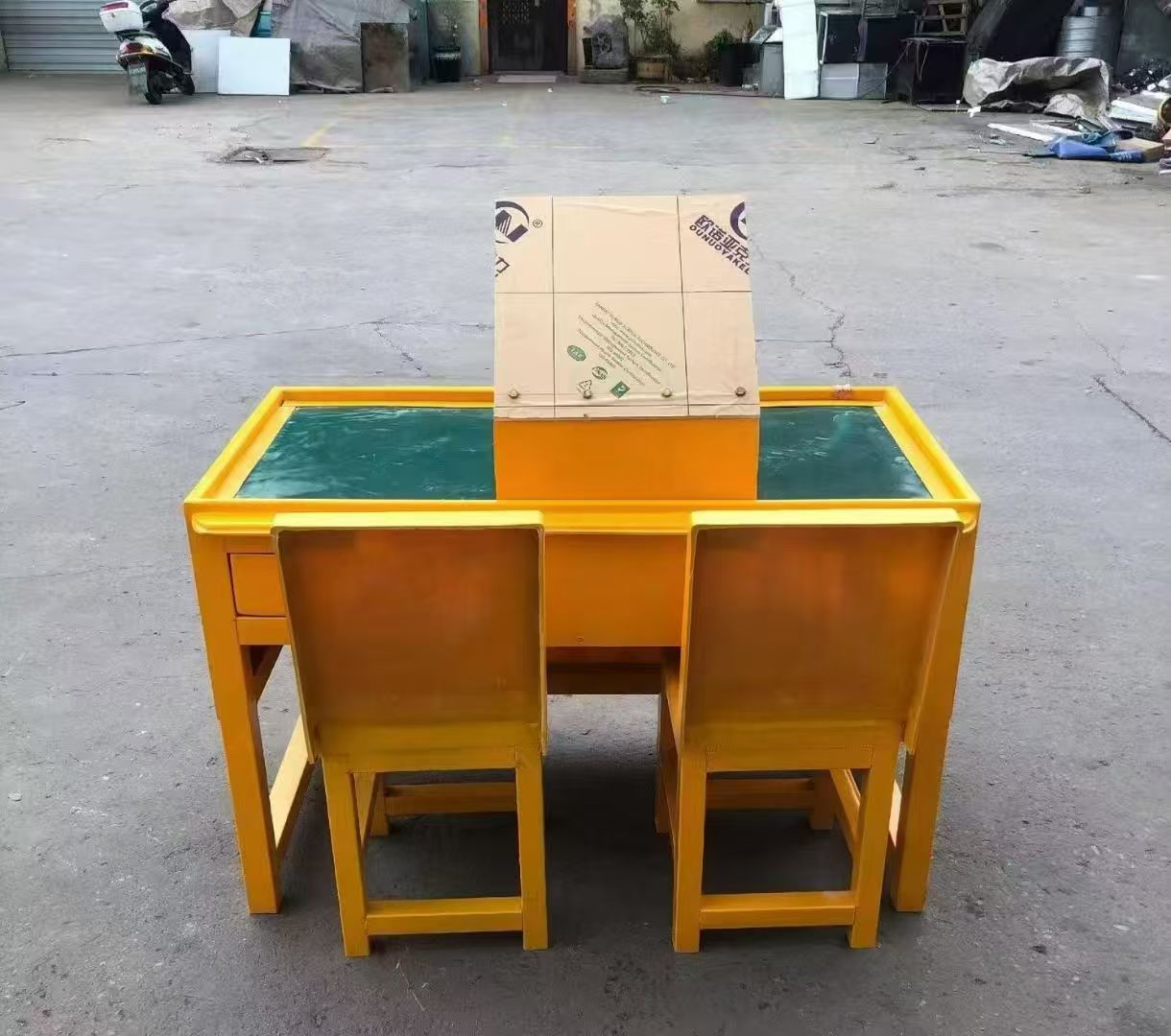 天心防静电导通桌井下煤矿火工品发放桌：危险品流转的安全守护者